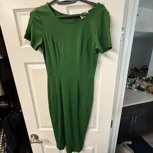 Size M Unique Vintage green wiggle dress NWOT
